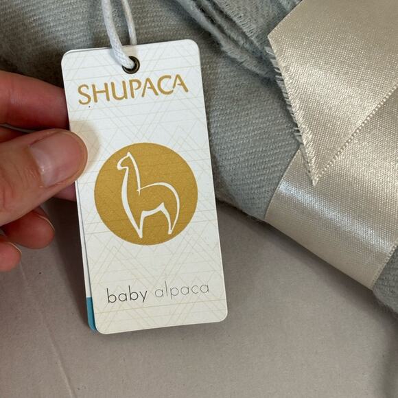 NWT Shupaca 100% Baby Alpaca Scarf in Light Gray - Picture 3 of 6